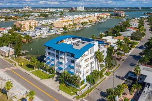Spacious Waterfront, 3 BR/3 BA, Water Views, Walk to All