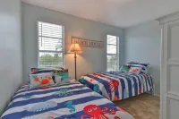 A Lazy River Day & Night 4 Bedrm  w lazy river heated pool! Bikes & Beach Gear! - Balkon
