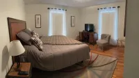 Clean, Fun, Comfy Ranch Home Near Parks, 2.5 mi to Mayo w Pingpong and Playroom