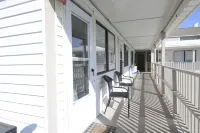 Couples Retreat w/ Partial Ocean View; Pet Friendly w. pool