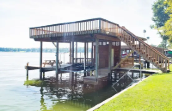 Cozy Log Cabin - Lakefront 2 Boat Lifts 2 Jet Ski Lift FirePit 1Gig WiFi