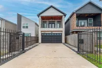 Downtown Houston Escape 3Br Modern Home + Heated Pool