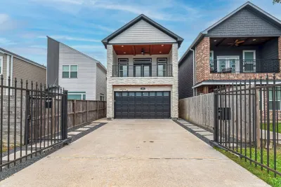 Downtown Houston Escape 3Br Modern Home + Heated Pool 노스 휴스턴 호텔