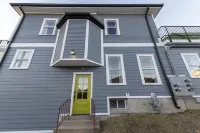 High Above Highlands large 6 bedroom home in fantastic urban area!