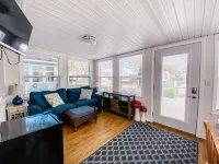 "SEASHELL" 4 Bedroom Home  Steps from Lake Erie Sleeps 13