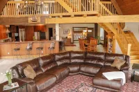 Huge Lakefront A-frame on Owasco, 4 king bedrooms, 5 bathrooms, Sleeps 10-12