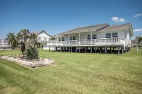"THE TEXICAN" - Beautiful, Waterfront Home on Caney Creek