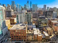 City Center, River North Condo HUGE 3BR, Patio, Parking(2x)