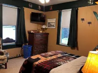 Doc's Lake house 1st floor, 2 bedroom apartment アディソンのホテル