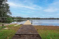 Lakefront Studio - Cozy - Stunning Views