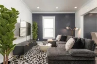 Entire duplex - Two Families - Baseball Complex - 5 minute walk to Downtown