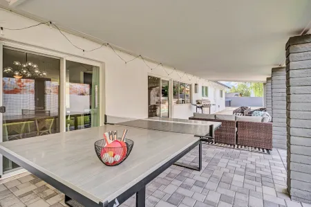 The Desert Trailhead Retreat Phoenix with Pool Отели рядом с достопримечательностью «Пистева Пик»