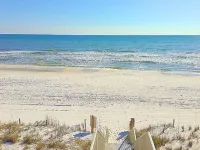5 BR, 5 BA in Seaside, quick walk to the private beach access or main pool Hotels in Seaside