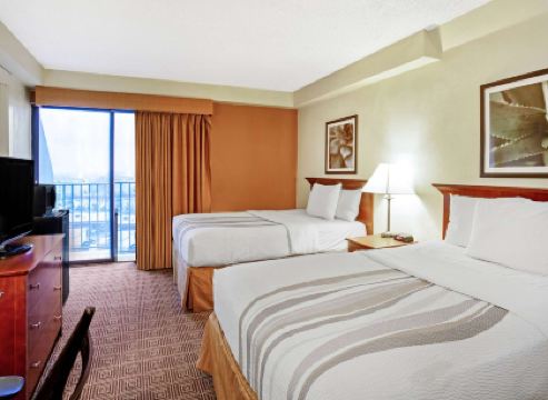 La Quinta Inn & Suites by Wyndham Stamford / New York City