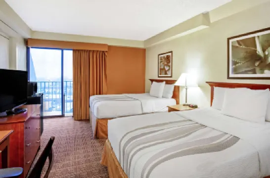 La Quinta Inn & Suites by Wyndham Stamford / New York City Hotel di 