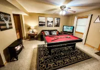 Cozy Mountain Loft Cabin - King Suite, Pool Table, Foosball & Fire Pit!