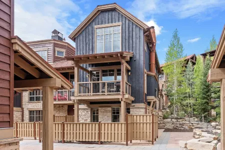 Private Hot Tub Ski-in-Out Park City Condo.  Free Shuttle to Pcmr/Deer Valley