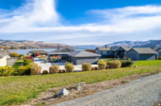 Wapato Point Casita Close to Waterfront Park & Outdoor Pool