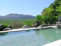 Oshima Hot Spa Hotel فنادق في أوشيما