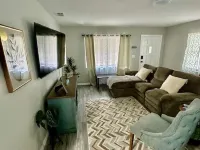Charming 2-bedroom remodel house in welcoming St. Cloud with WiFi, AC Hotels in St. Cloud