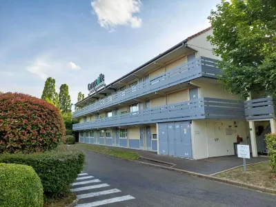 Campanile Versailles - Buc Hotels near Aviation Gym