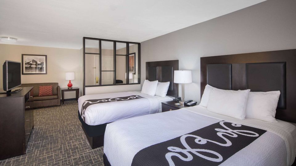 La Quinta Inn & Suites by Wyndham Atlanta Airport South