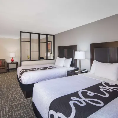 La Quinta Inn & Suites by Wyndham Atlanta Airport South Hotels near Old National Discount Mall
