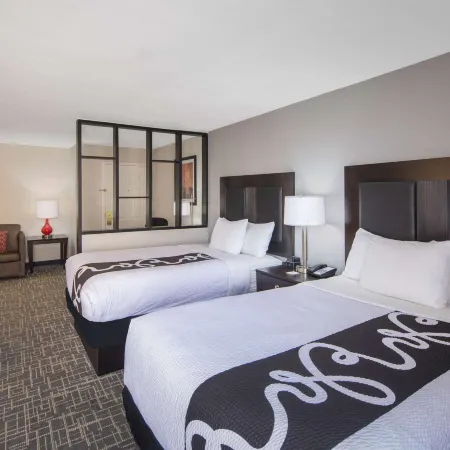 La Quinta Inn & Suites by Wyndham Atlanta Airport South