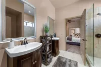 GOLF HUB MANSION 16 bed & 6 Bath 6,000 sq ft within 5 minutes of 7 Golf Courses