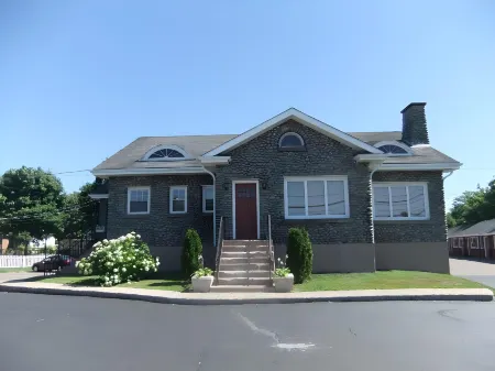 Stonehouse Motel and Restaurant