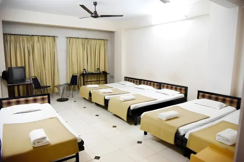 Hotel Sai Yatri Hotels in Zarwad Bk