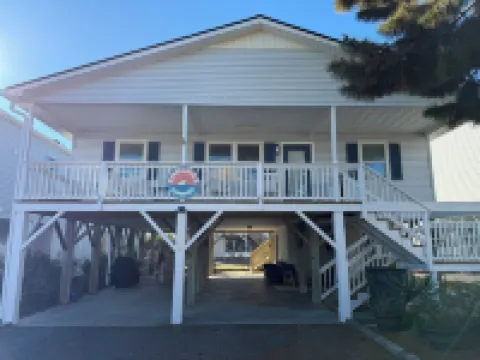 Charming and cozy house in Sunset Beach and only a 5 min walk to the beach!
