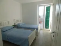 APARTMENT AND TERRACE 100 SQM SEA VIEW+PANORAMA LEMEGLIO PRIVATE PARKING Hotels in Moneglia