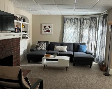 Charming 3-bedroom townhome with WiFi, in central location in Potsdam Village Hotels in Potsdam