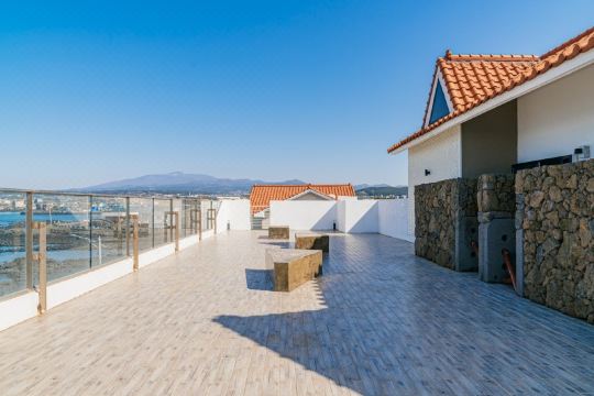 1. 제주 로비나발리..