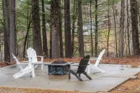 Endearing Lakeside Private Retreat