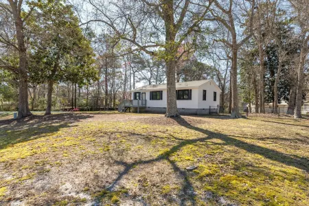 Cozy, King bed, Near the Beach