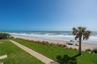 Unit 206 Charming 2-bedroom condo with WiFi, AC in peaceful Indian Harbour Beach