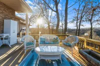 Gorgeous Lake House with Game Room featuring Breath-taking Views of Norfolk Lake