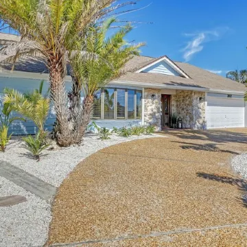 Canal front, dock, heated Pool, near AMI+IMG