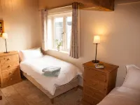 Secluded, family and pet friendly - close to Peppa Pig World and the New Forest 拉姆西住宿飯店