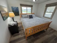 Des Moines Entire home  3 Bdms King; Queen; Twins  quiet near High Trestle Trail - Kitchens