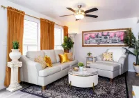 ~Villa Golden~ Centrally located, King Bed!