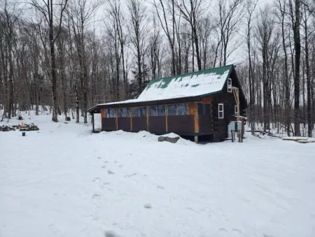 Escape to a Cozy Cabin Loft: Secluded and Serene Отели в г. Редфилд