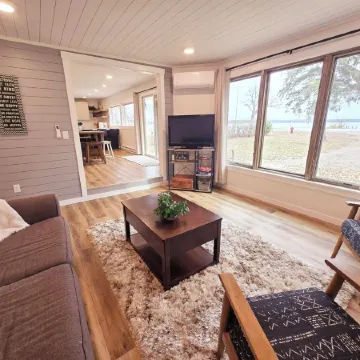 Beautiful Lake Home on Detroit Lake With a Private Beach and Dock