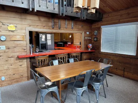 Beachfront 3-bedroom 2-bath beachhouse with WiFi in charming Pacific City