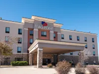 Flag Point Inn and Suites Pratt by FairBridge Hôtels à : 