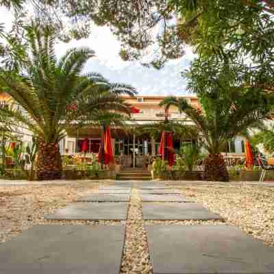 Hotel le Ceinturon Hotel Exterior
