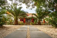 Logis Hotel Restaurant le Kalliste Hotel a La Londe-les-Maures