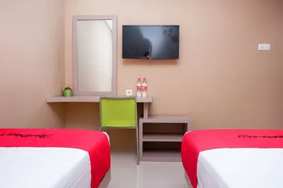 RedDoorz Near Java Supermall Semarang Hotell i Kaliwiru